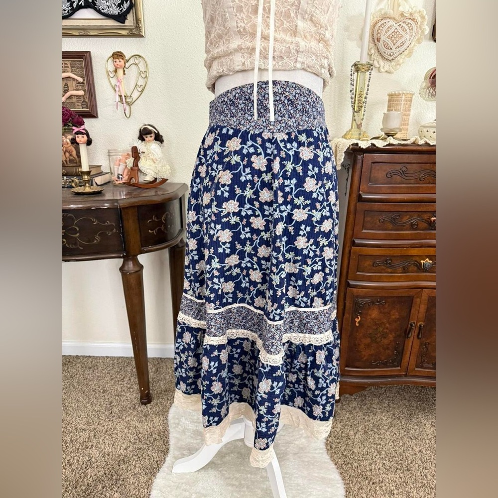 vintage dainty prairie floral patchwork midi skirt w lace details - Picture 3 of 6